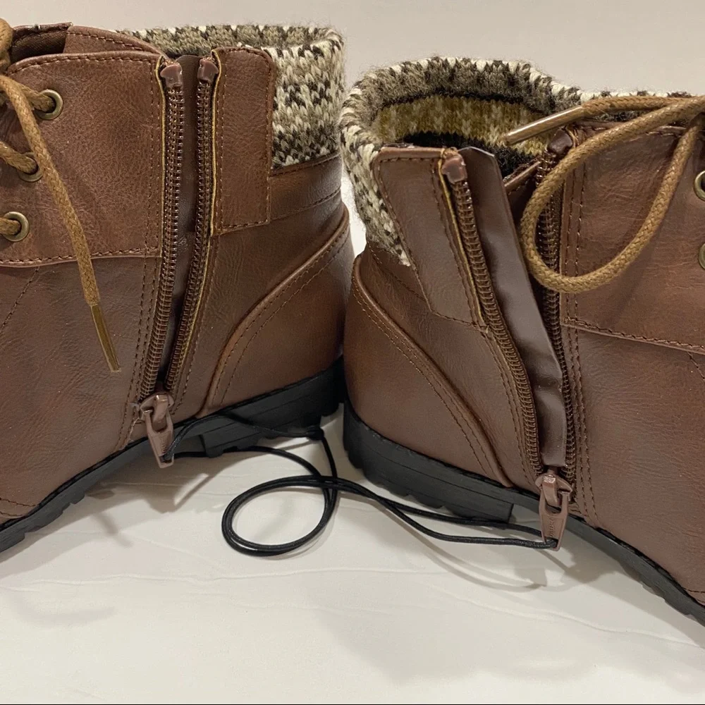 New combat boots size 4